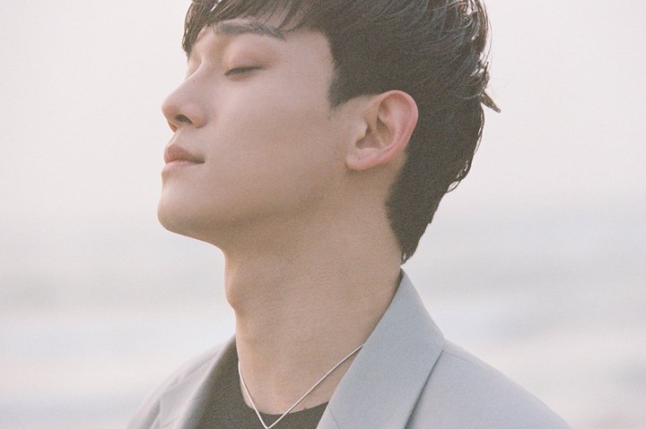 EXO Chen trong bộ ảnh concept của mini album vol.1 “April, and a Flower” lên kệ ngày đầu tiên của tháng 4