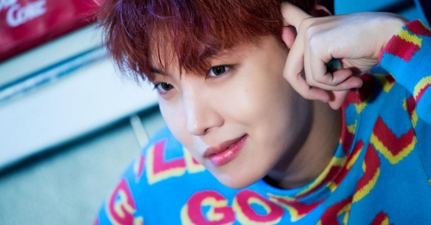 Trường cũ của J-Hope (BTS) trao học bổng dưới danh nghĩa quỹ khuyến học của anh