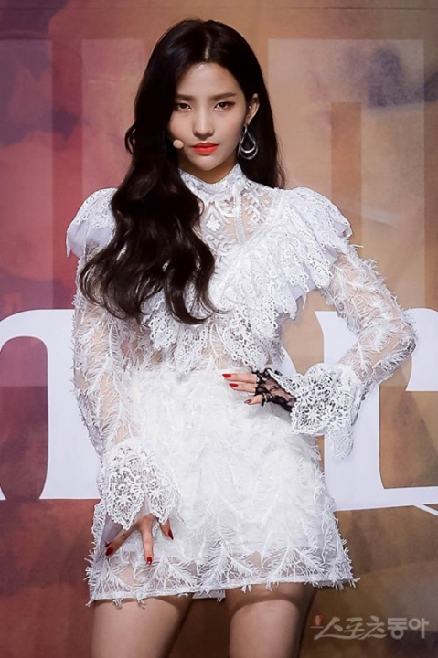 Bài báo: G-IDLE Soyeon xin lỗi, "Tôi không biết đó là một phần mềm âm nhạc vi phạm bản quyền"