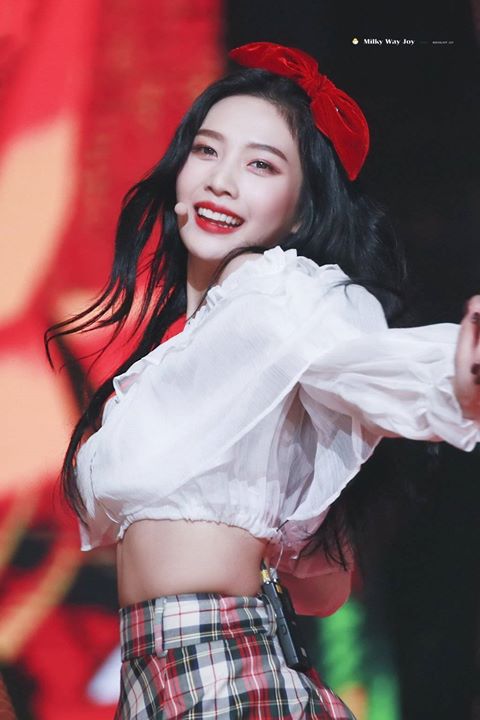 [Instiz] Bộ trang phục tôn lên vòng eo của Joy