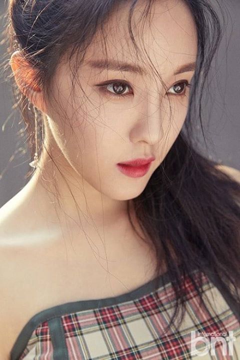 Bài báo: T-Ara Hyomin chia sẻ câu chuyện về việc ITZY đã khen cô ấy xinh.