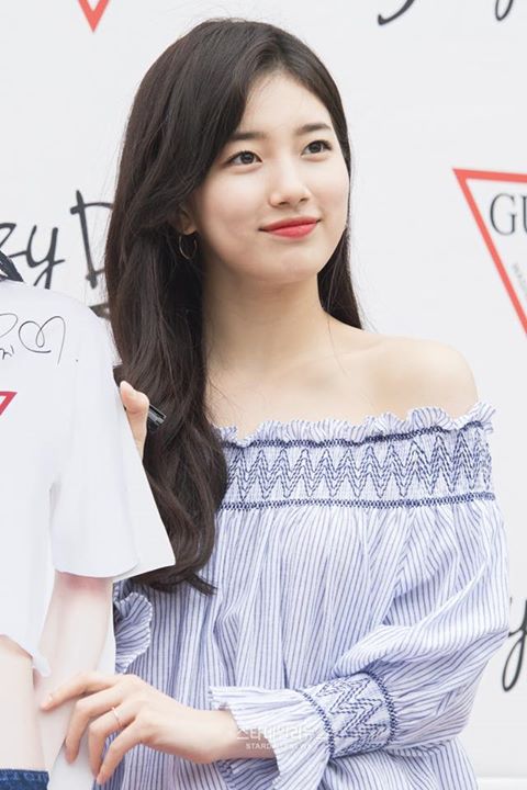 Chán tóc ngắn, Suzy lại trở lại với mái tóc dài tại sự kiện fansign của GUESS chiều nay