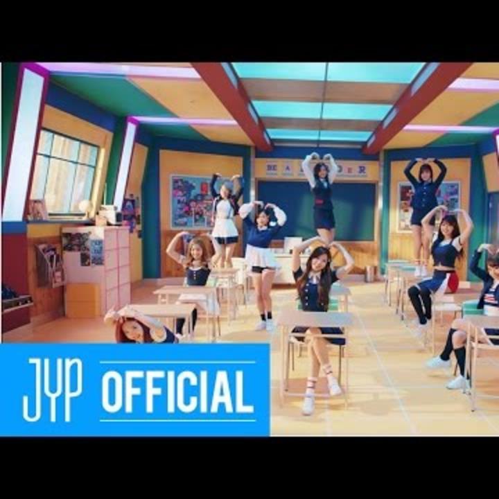 TWICE comeback với MV ca khúc chủ đề "SIGNAL"