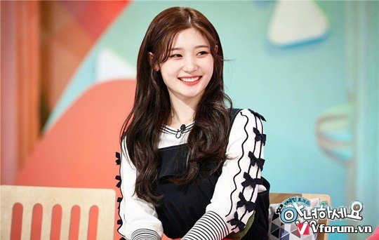 DIA Huihyeon tiết lộ thói quen bất ngờ của bạn cùng nhóm Chaeyeon