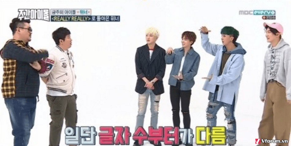 WINNER đùa về việc Lee Seung Hoon đã nịnh nọt Yang Hyun Suk như thế nào trên "Weekly Idol"