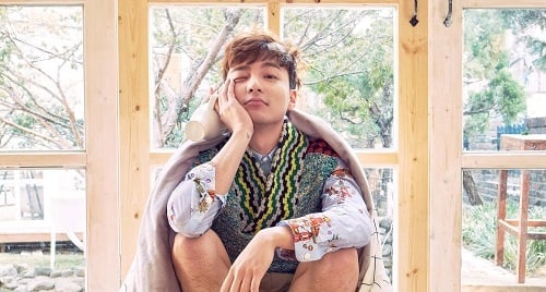 Roy Kim quy&ecirc;n g&oacute;p cho những đứa trẻ kh&oacute; khăn trong ng&agrave;y Thiếu Nhi