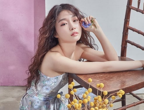 Công ty đại diện của Kim Chungha công bố chính thức ngày Solo Debut của cô 