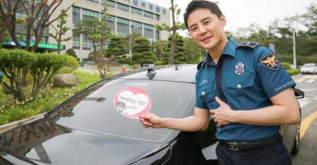 Junsu (JYJ) trở thành người đàn ông trưởng thành trong đồng phục cảnh sát