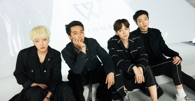 WINNER chu đáo chăm sóc người hâm mộ đến fansign