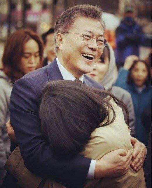 Bài báo: Moon Jae In đắc cử tổng thống... Liệu Nhà Xanh có nhận nuôi "Đệ nhất Cún" đầu tiên trên thế giới?