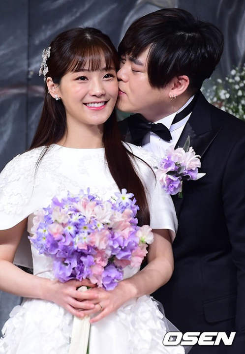 Bài báo: Moon Hee Jun cùng Soyul, "Con gái mới sinh nặng 2.6kg... hãy chúc mừng chúng tôi"