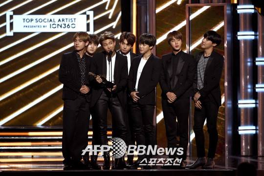 Bài báo: BTS là nhóm nhạc K-Pop đầu tiên giành giải tại BBMA... vượt qua Bieber để nhận danh hiệu 'Top Social Artist' 