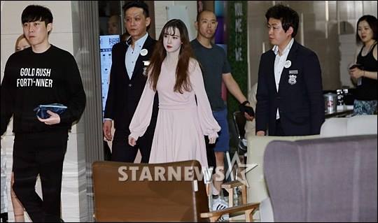 Pann: Uầy, nh&igrave;n m&agrave;u da của Goo Hye Sun k&igrave;a 