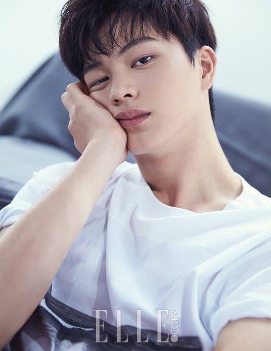 Newsen via Nate: Yook Sungjae, "T&ocirc;i từng đến tận ph&ograve;ng l&agrave;m việc của bi&ecirc;n kịch để học hỏi th&ecirc;m về diễn xuất, t&ocirc;i đ&atilde; c&oacute; được sự tự tin"