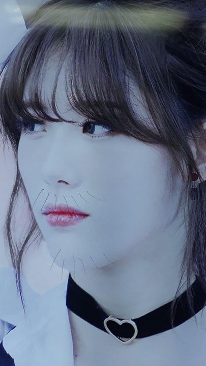 Biển quảng cáo chúc mừng sinh nhật idol ở tàu điện ngầm bị vẽ bậy và phá hỏng 