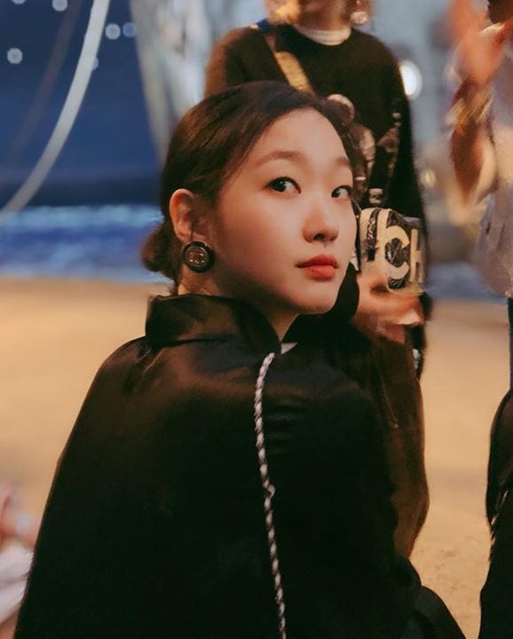 Kim Go Eun dự show diễn ra mắt bộ sưu tập Chanel Cruise 2019 tại Paris, Pháp