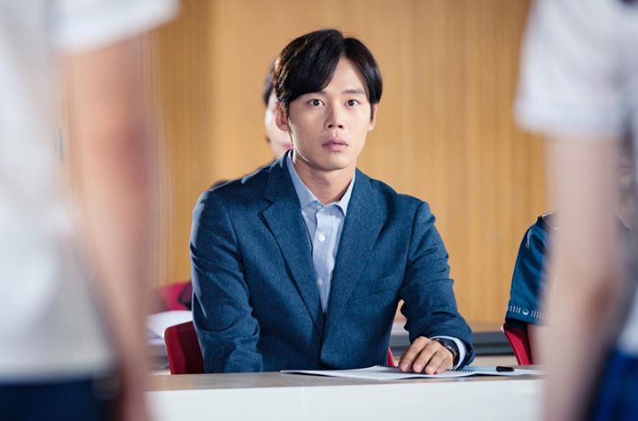 Han Joo Wan, giáo viên chủ nhiệm trong drama “School 2017” bị kết án 8 tháng tù treo và 2 năm tù giam nếu vi phạm trong thời gian quản chế vì mua 10 gram cần sa vào tháng 1 năm nay. Han phải nộp phạt 3.2 triệu won (67 triệu VNĐ) và chịu 40 giờ cai nghiện 