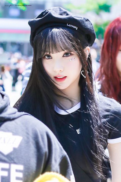 GFRIEND Eunha trở lại với mái tóc dài sau gần 2 năm