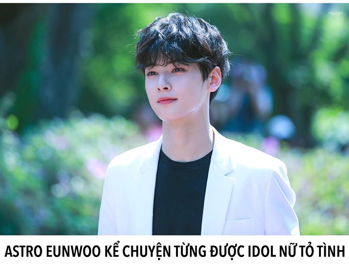 Trên Radio Star, Cha Eun Woo thổ lộ: “Thực ra em không nổi tiếng ở trường cho lắm. Nổi tiếng nghĩa là được tặng rất nhiều hộp sô cô la đúng không ạ? Em chỉ nhận được vài thanh trong ngăn bàn khi đến lớp khác làm bài kiểm tra.” - Anh chàng lúc đó là chủ tị