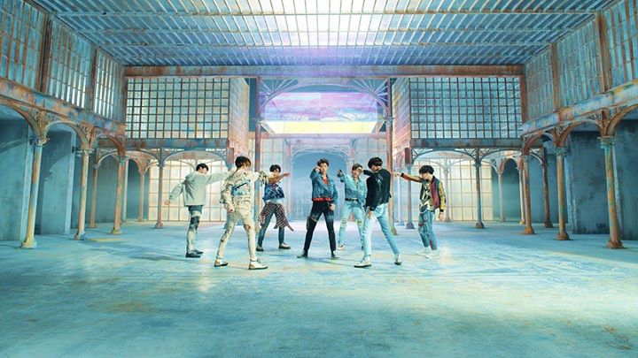 BTS comeback với ca khúc chủ đề “FAKE LOVE”