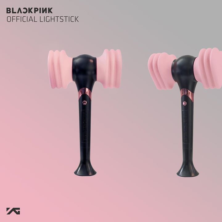 Lightstick chính thức của BLACKPINK do các thành viên tham gia thiết kế có giá 20.000 won (422.000 VNĐ). Mở bán ngày 28/05