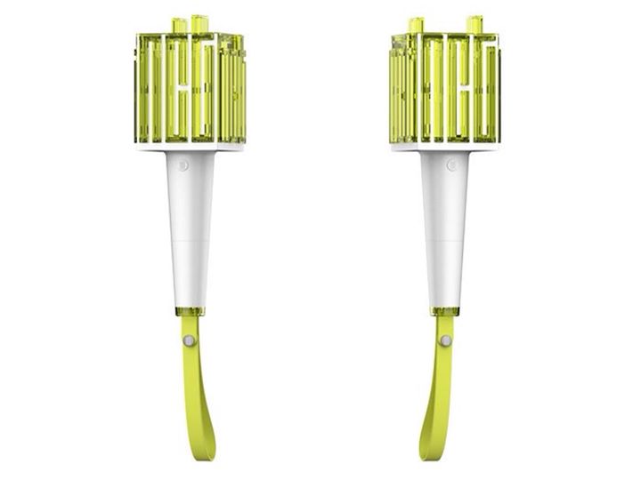 NCT mở bán lightstick chính thức giá 35.000 won (740.000 VNĐ). Ngoài ra còn có bao đựng lightstick giá 15.000 won (320.000 VNĐ)