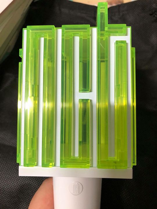 Trên tay lightstick chính thức của NCT