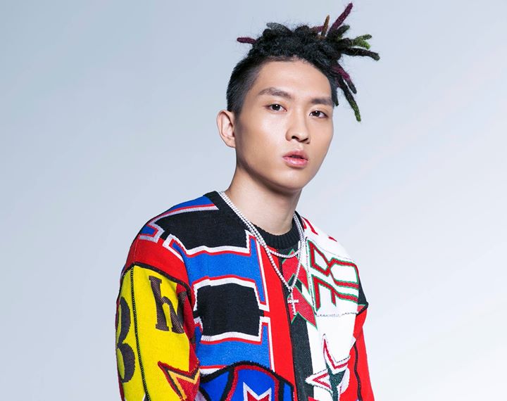 Rapper C Jamm bị bắt vì hút cần sa trái phép ở một căn nhà tại Yeonhui-dong hồi tháng 4 vừa qua. C Jamm đã thừa nhận hành vi của mình và được xét nghiệm dương tính với cần sa. 