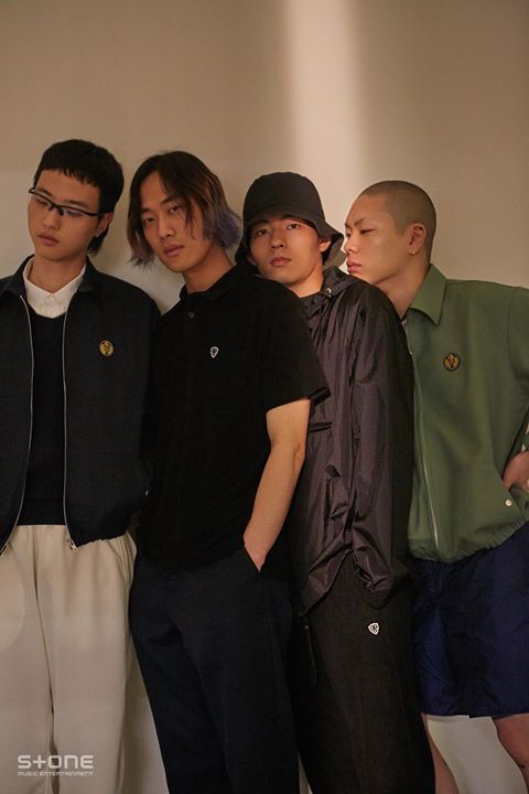 Hyukoh chính thức rời HIGHGRND về DooRooDooRoo Artist Company, cùng công ty với ban nhạc Indie Jang Ki Ha & The Faces. Nhóm vừa comeback với ca khúc chủ đề “LOVE YA” ➤ https://youtu.be/xy-_a8tHClQ