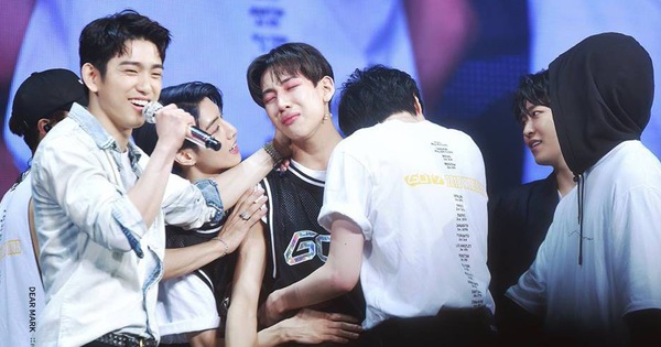 BamBam mếu máo khóc vì lo lắng, fan và GOT7 cười rần rần