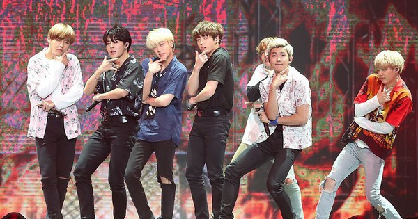 Vé concert "chợ đen" của BTS bị đội giá lên đến... 40 triệu đồng