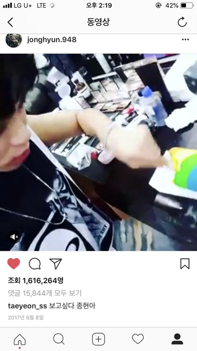 Pann: Taeyeon để lại một bình luận trên Instagram của Jonghyun  