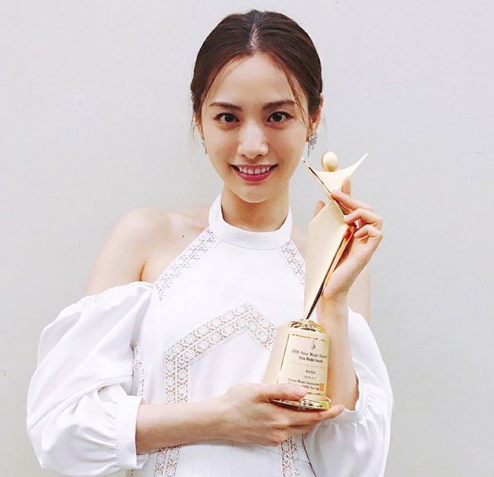 Bài báo: Nana, 'khí chất nữ thần sang trọng' (2018 Asia Model Awards)