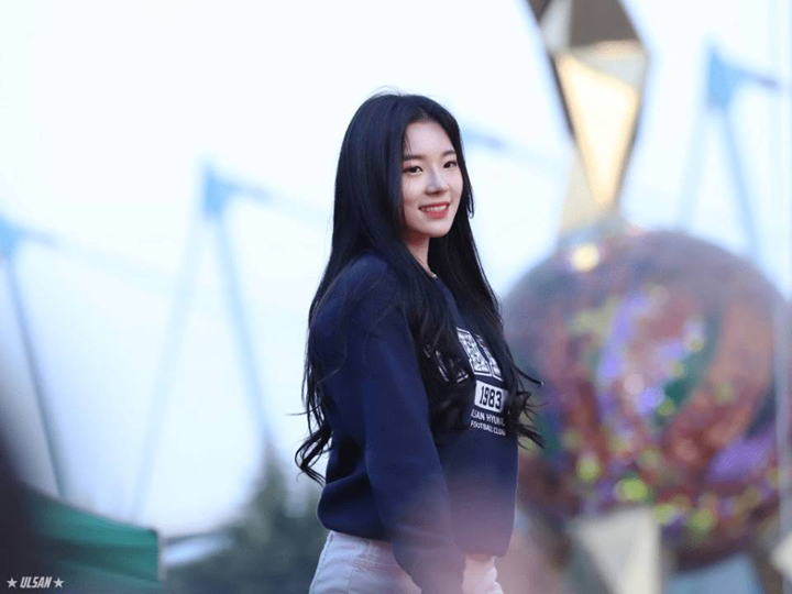 Instiz: Cheerleader của Ulsan Hyundai trông giống Irene  