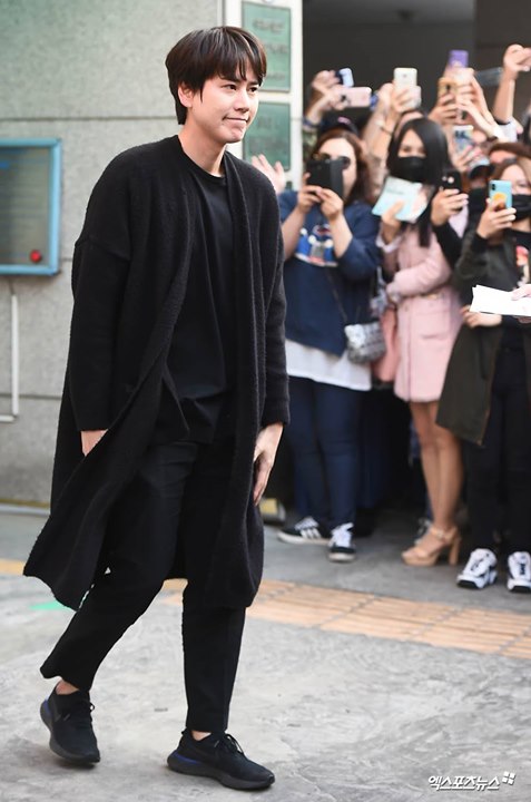 Super Junior Kyuhyun xuất ngũ sau 2 năm làm nhân viên phục vụ cộng đồng tại Trung tâm phúc lợi cho người mù ở Dongseon-dong, quận Seongbuk. Hoàn tất chuỗi nghĩa vụ quân sự của toàn bộ Super Junior