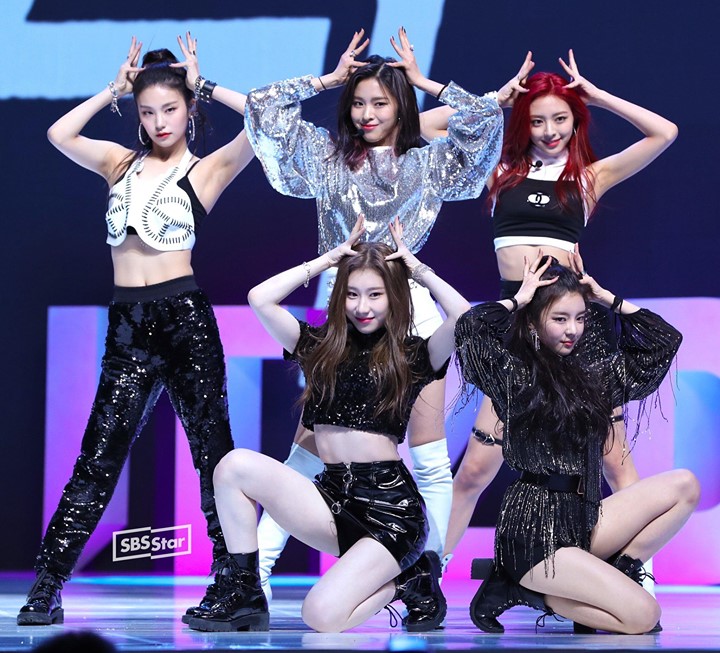 ITZY SẼ COMEBACK VÀO MÙA HÈ CUỐI THÁNG 7