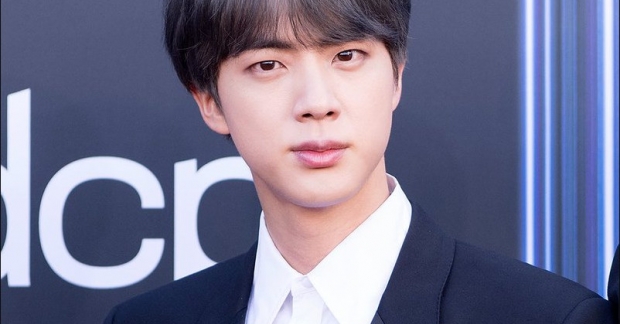 Loạt khoảnh khắc của Jin (BTS) tại Billboard Music Awards khiến Knet chỉ còn biết thốt lên: "Vẻ đẹp này đơn giản là không thể cưỡng lại!"