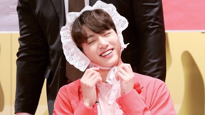 [Pann] Có thể ngừng tặng mấy món đồ kiểu này ở fansign không?