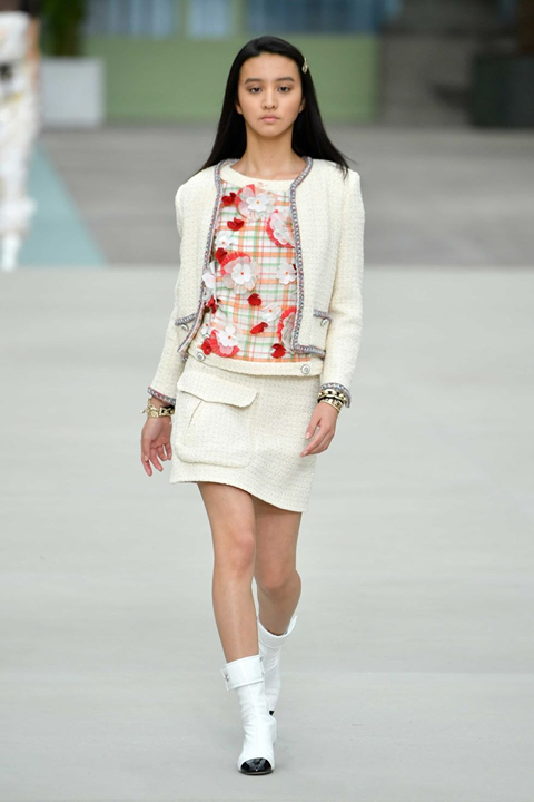 [theqoo] Hôm nay con gái Kimura Takuya debut sự nghiệp người mẫu tại Chanel Cruise Collection
