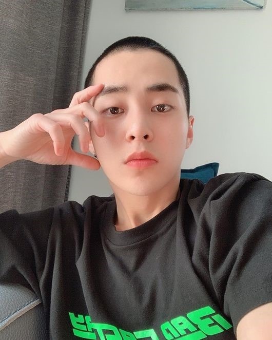 Naver: EXO Xiumin hoàn thành việc cắt tóc trước khi nhập ngũ