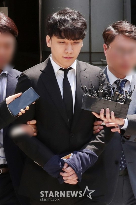 Bài báo: Không chấp thuận lệnh bắt giữ Seungri "không đủ lý do" cho tội danh "cung cấp dịch vụ tình dục + mua dâm" 