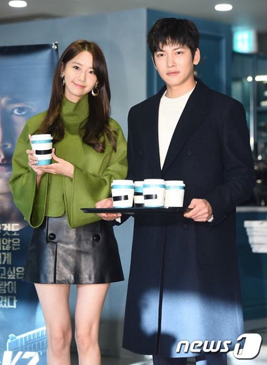 Yoona và Ji Chang Wook phục vụ cà phê cho fan, thực hiện lời hứa khi rating "The K2" đạt mốc 5%