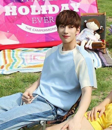 VICTON Han Seung Woo (1994, leader) là em trai của cựu thành viên SECRET, nữ diễn viên Han Sunhwa