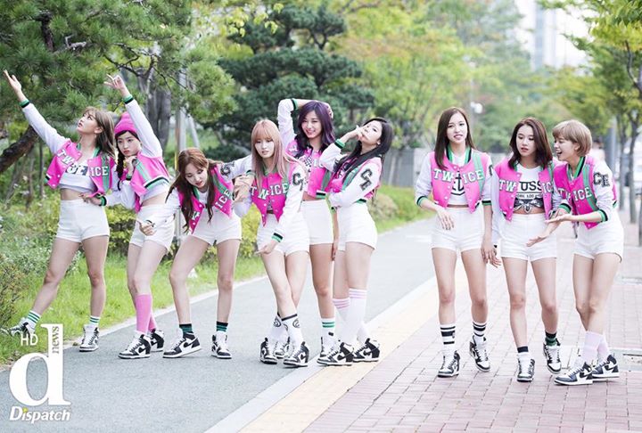 TWICE sẽ làm khách mời trên SBS "Running Man", bắt đầu ghi hình hôm nay tại Busan. Đây là lần thứ hai nhóm tham gia chương trình kể từ tháng 6. 