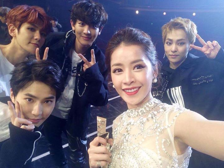 Chi Pu selfie cùng EXO Chanyeol, Baekhyun, Suho và Xiumin tại AAA 2016