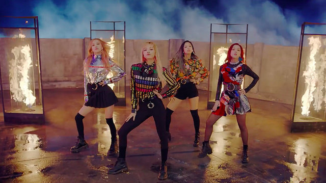 BLACK PINK chính thức trở lại cùng "Playing With Fire" và "Stay"