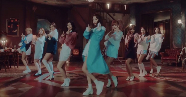 Twice chiêu đãi fan bằng version dance của bài hát "TT"