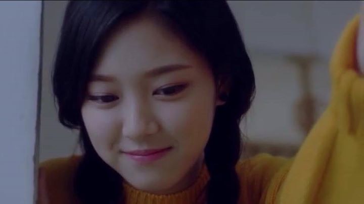 [instiz] Thành viên Hyunjin của Loona trông giống Son Naeun và Tử Du