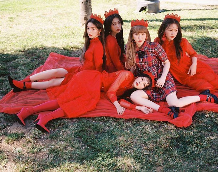 RED VELVET tung bộ ảnh concept cho full album “PERFECT VELVET” và ca khúc chủ đề “PEEK-A-BOO” phát hành ngày 17.11 