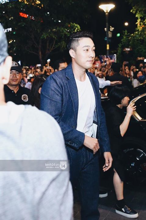 So Ji Sub tới Việt Nam dự sự kiện ở khu phố đi bộ Nguyễn Huệ, TP. Hồ Chí Minh theo lời mời của ca sĩ, người mẫu Diệp Lâm Anh. Ở tuổi 40, So Ji Sub được đánh giá là một trong các quý ông độc thân hấp dẫn nhất Hàn Quốc.